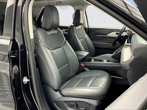 New 2025 Ford Explorer Active w/ Active Comfort Package image 11