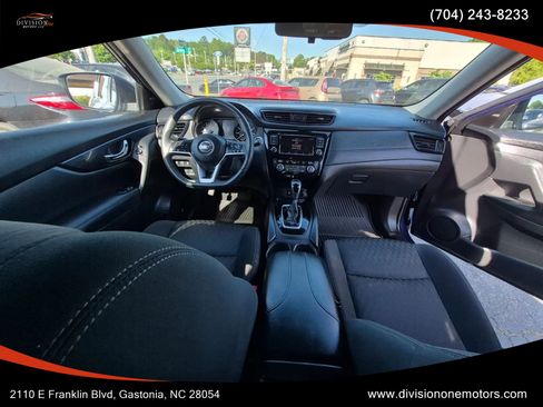 Used 2020 Nissan Rogue SV FWD image 10