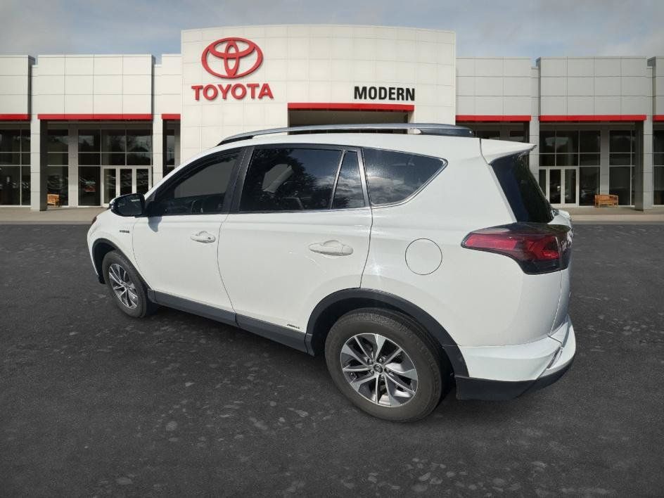 Used 2018 Toyota RAV4 LE AWD/4WD image 18