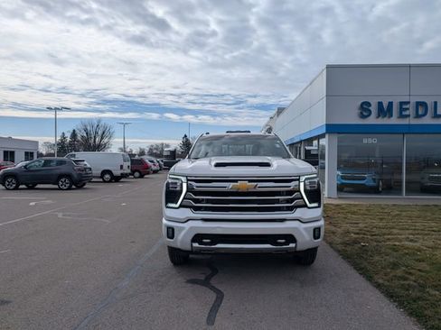 Used 2024 Chevrolet Silverado 3500 High Country w/ High Country Premium Package image 2