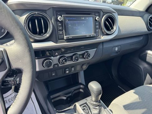 Used 2018 Toyota Tacoma SR5 AWD/4WD image 22