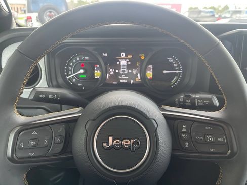 Used 2024 Jeep Wrangler Unlimited w/ Convenience Group AWD/4WD image 19