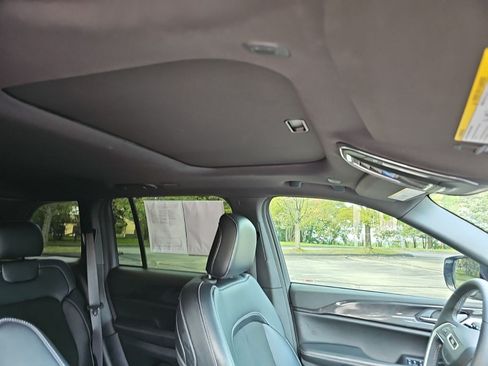 Used 2023 Jeep Grand Cherokee Altitude AWD/4WD image 13