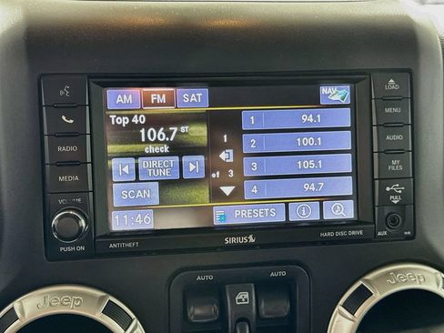 Used 2017 Jeep Wrangler Unlimited Rubicon w/ Connectivity Group AWD/4WD image 18