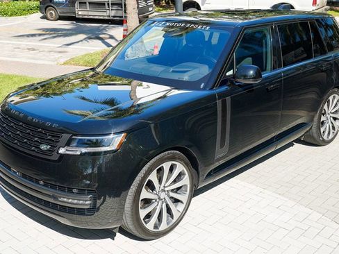 Used 2023 Land Rover Range Rover Long Wheelbase Autobiography image 9