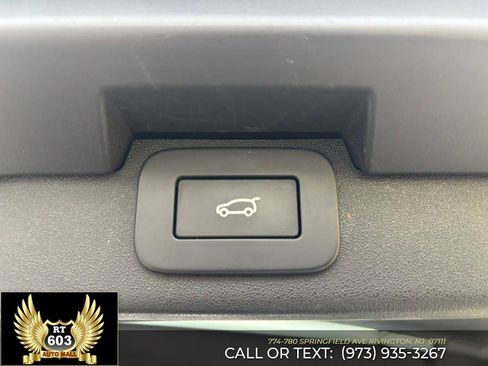 Used 2024 Land Rover Discovery S AWD/4WD image 8