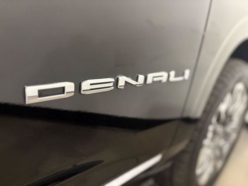 Used 2023 GMC Yukon Denali Ultimate AWD/4WD image 10