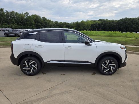 New 2026 Nissan Kicks SV w/ SV Premium Package FWD image 2