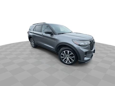 Used 2025 Ford Explorer ST-Line AWD/4WD image 2