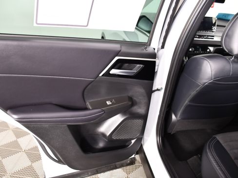 Used 2023 Mitsubishi Outlander SE AWD/4WD image 46