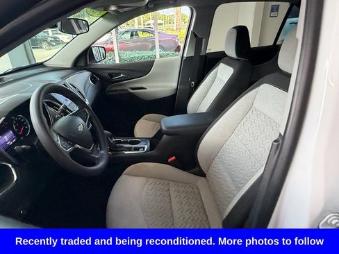 Used 2022 Chevrolet Equinox LS w/ LS Convenience Package FWD image 9