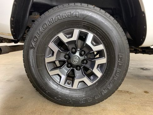 Used 2020 Toyota Tacoma SR image 34