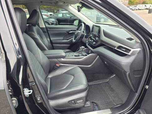Certified 2022 Toyota Highlander XLE image 11