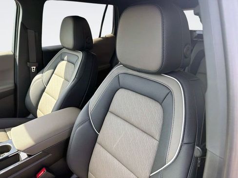 New 2026 Chevrolet Equinox LT w/ Convenience Package II FWD image 22