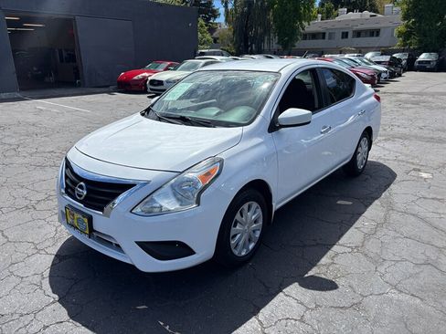 Used 2018 Nissan Versa SV FWD image 9