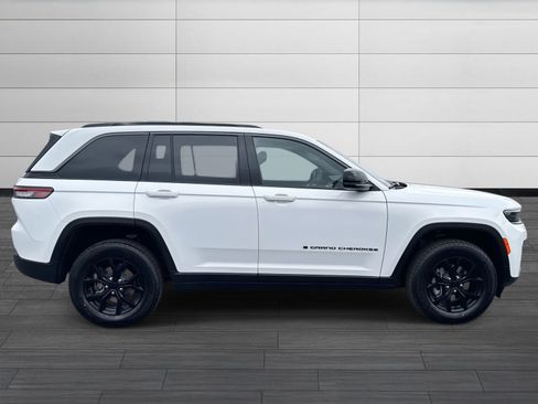 New 2026 Jeep Grand Cherokee Altitude AWD/4WD image 3