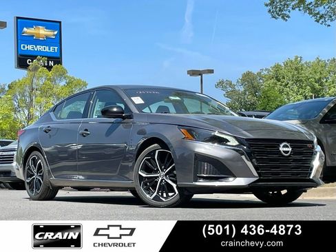 Used 2025 Nissan Altima 2.5 SR FWD image 1