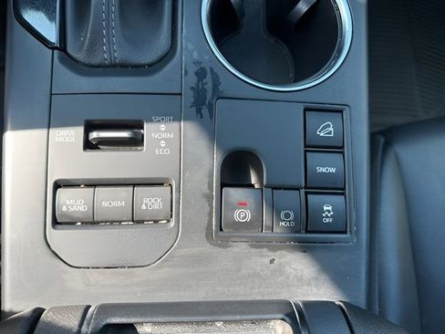 Used 2023 Toyota Highlander XLE AWD/4WD image 28