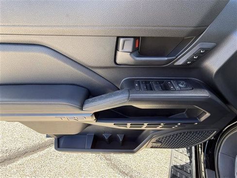 Used 2025 Toyota 4Runner TRD Off-Road Premium image 9