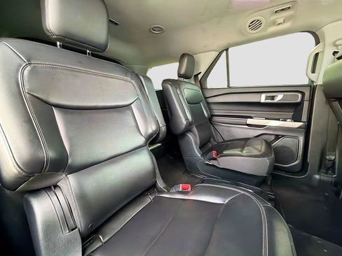 Used 2021 Ford Explorer XLT w/ Equipment Group 202A image 33