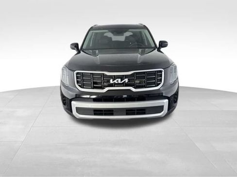 Certified 2025 Kia Telluride S FWD image 3