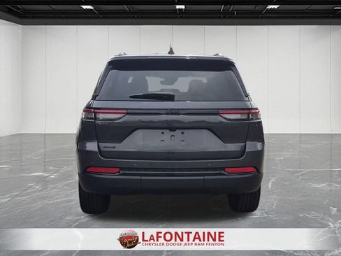 Certified 2023 Jeep Grand Cherokee Altitude AWD/4WD image 4