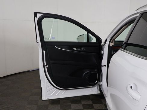 Used 2022 Lincoln Nautilus Reserve image 21