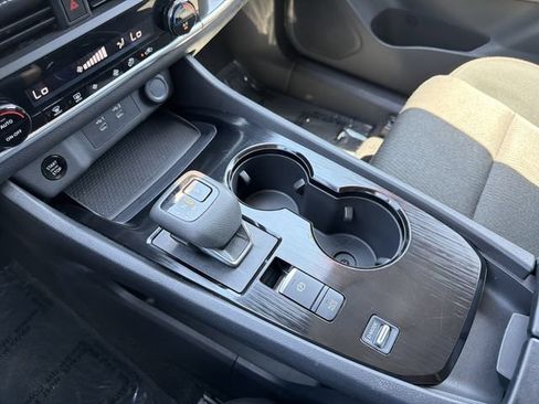 Used 2025 Nissan Rogue SV FWD image 13