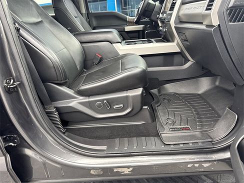 Used 2019 Ford F350 Lariat image 14