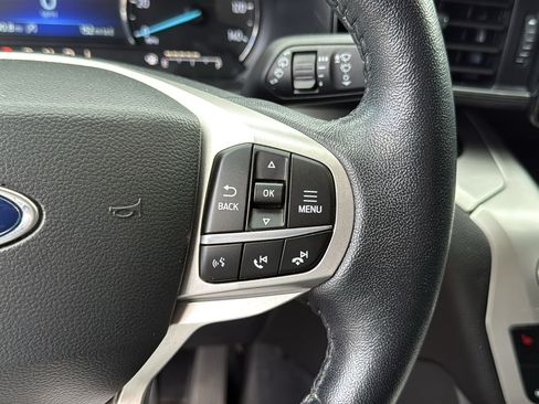 Used 2021 Ford Explorer XLT w/ Equipment Group 202A AWD/4WD image 17