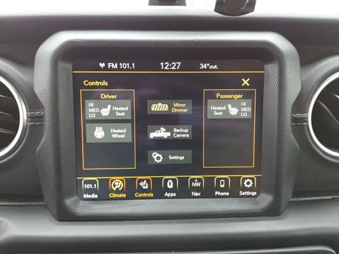 Used 2022 Jeep Gladiator Overland w/ Cold Weather Group image 8