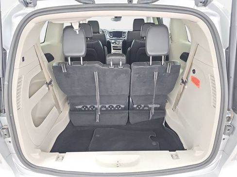 Used 2024 Chrysler Pacifica Touring-L FWD image 34