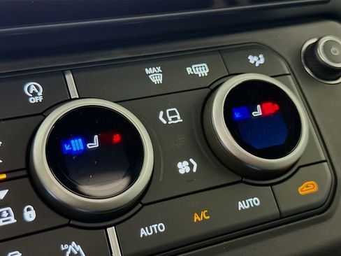 New 2026 Land Rover Defender 130 X-Dynamic SE image 23