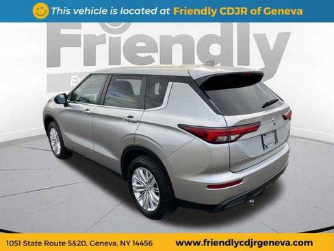 Used 2023 Mitsubishi Outlander ES image 7