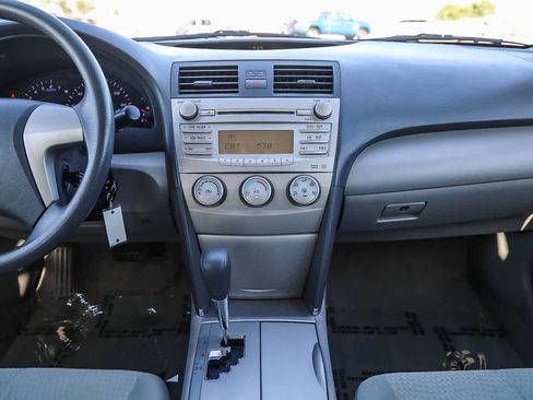 Used 2010 Toyota Camry LE image 13