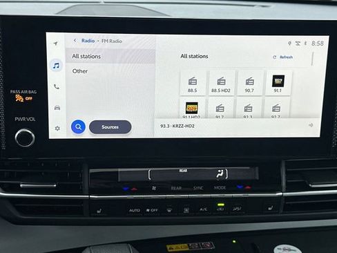 Used 2025 Toyota Sienna XLE image 25