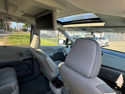 Used 2013 Toyota Sienna Limited w/ Premium Pkg image 33