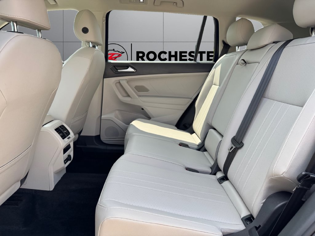 Used 2022 Volkswagen Tiguan SE AWD/4WD image 16