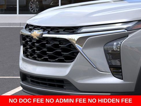 Used 2025 Chevrolet Trax LT w/ LT Convenience Package FWD image 36