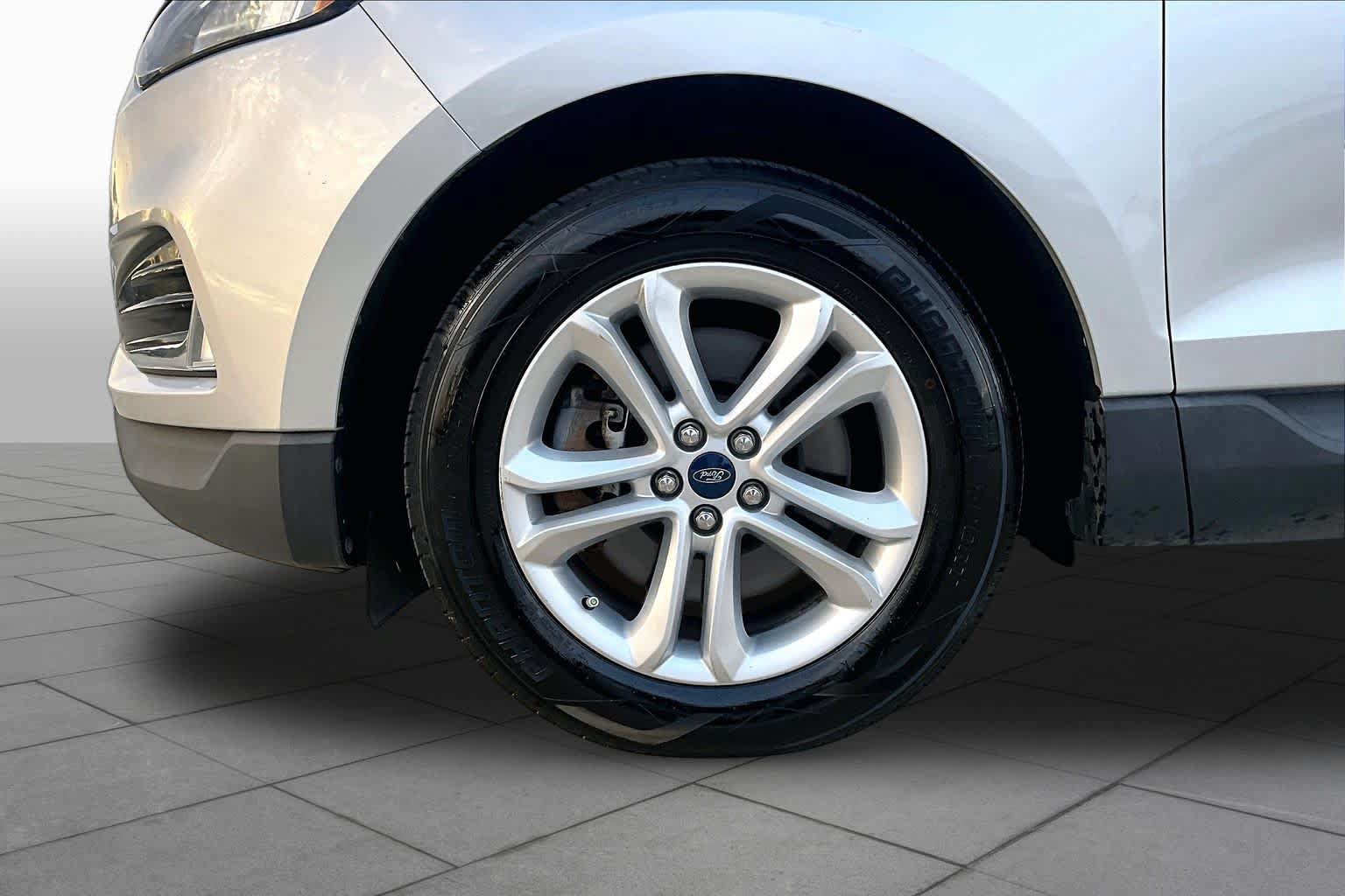 Used 2019 Ford Edge SEL w/ Cold Weather Package AWD/4WD image 10