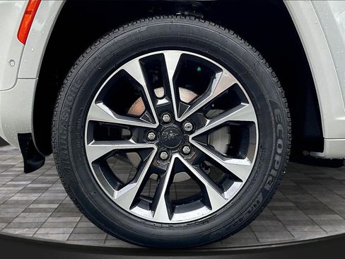 New 2025 Jeep Grand Cherokee Overland w/ Trailer Tow Package image 11