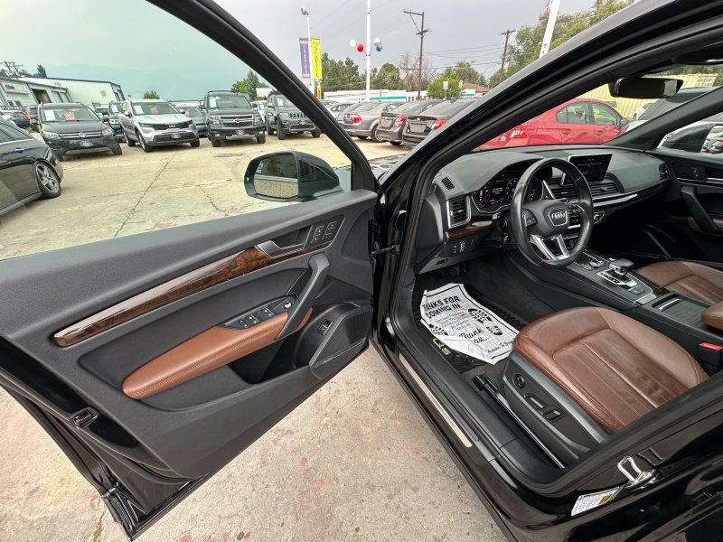 Used 2019 Audi Q5 2.0T Premium Plus w/ Premium Plus Package AWD/4WD image 12