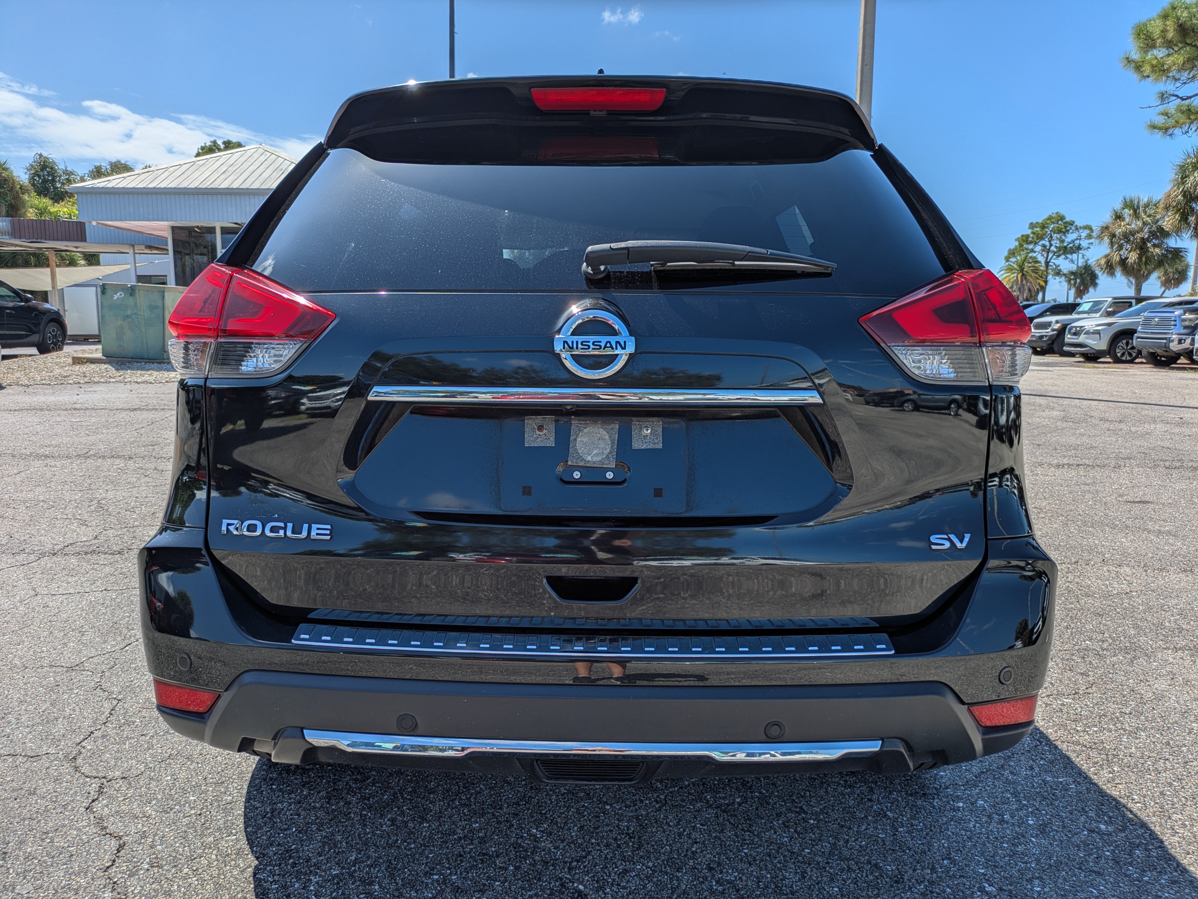 Used 2019 Nissan Rogue SV w/ Premium Package FWD image 5