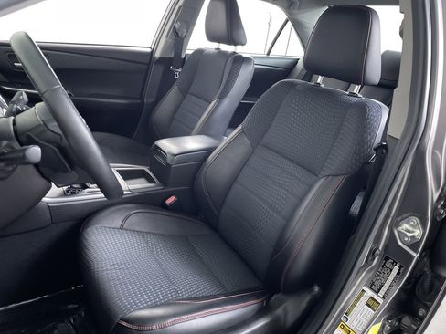 Used 2015 Toyota Camry SE image 12