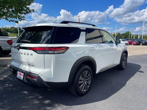 Used 2022 Nissan Pathfinder SV AWD/4WD image 3