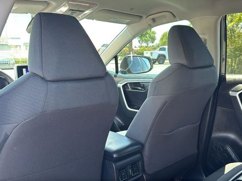 Used 2023 Toyota RAV4 LE AWD/4WD image 30