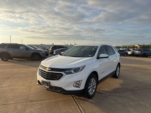 Used 2020 Chevrolet Equinox LT w/ LPO, Floor Liner Package image 6