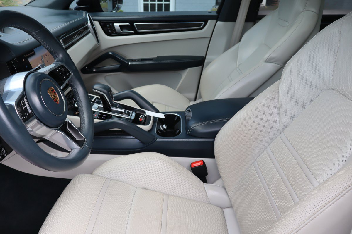 Used 2023 Porsche Cayenne Platinum Edition AWD/4WD image 27