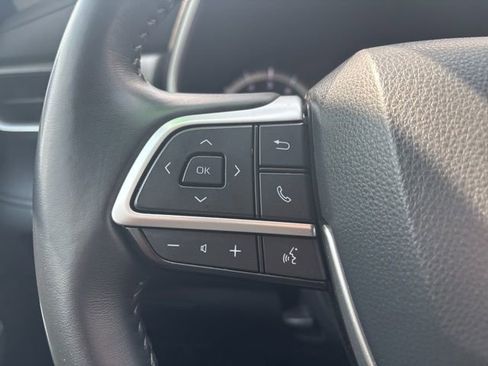 Used 2023 Toyota Highlander XLE image 18