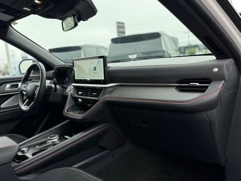 Used 2025 Ford Explorer ST AWD/4WD image 22